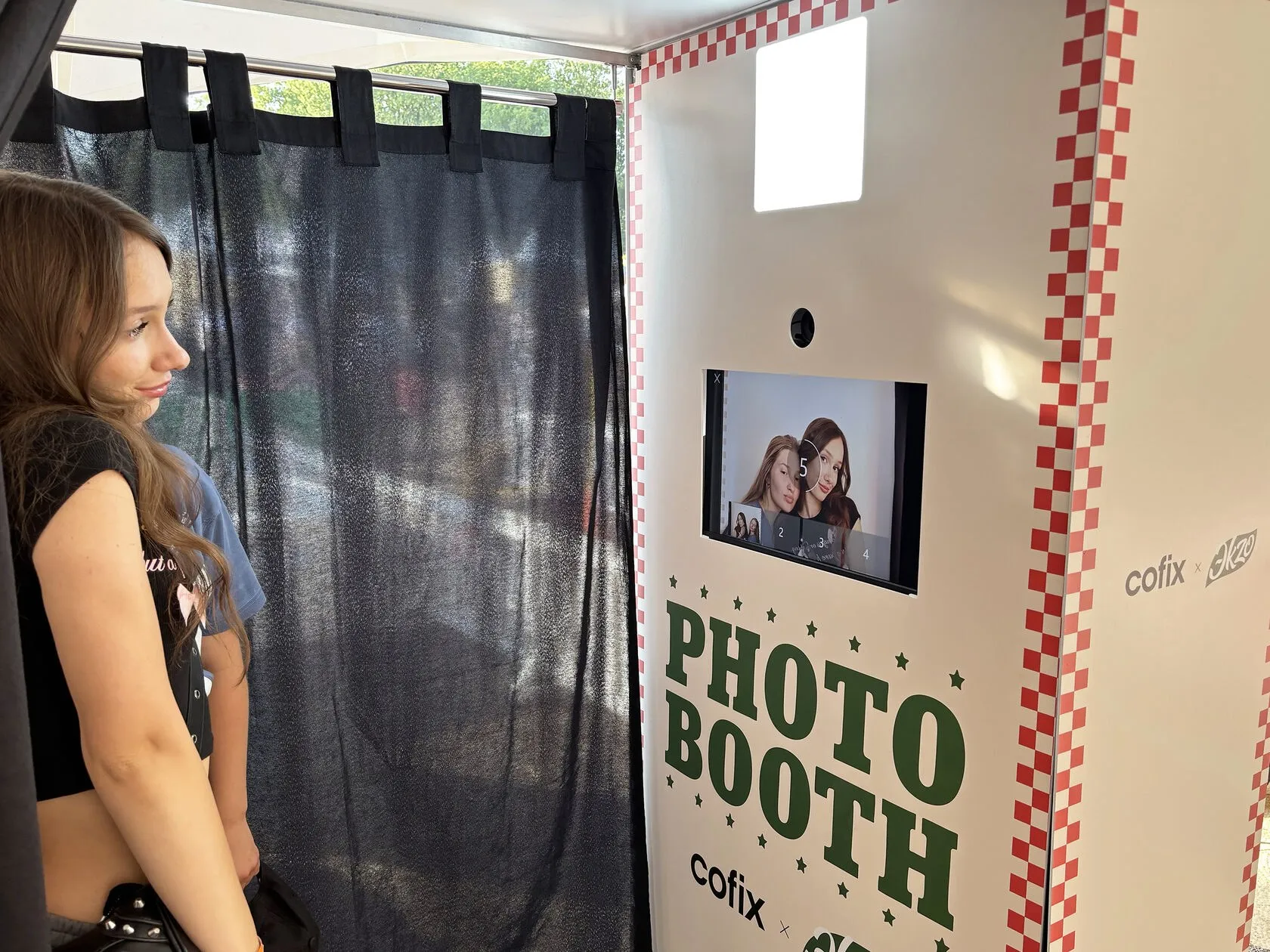 Брендированная кабина Photo Booth