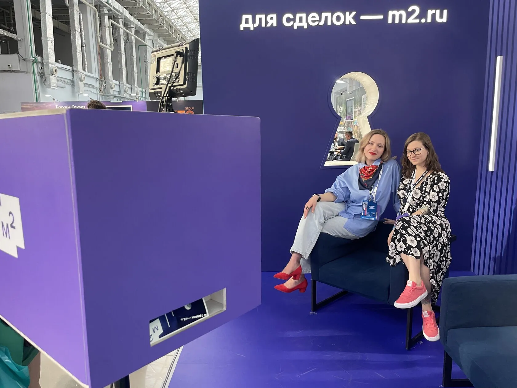 Фотобудка на стенде выставки недвижимости